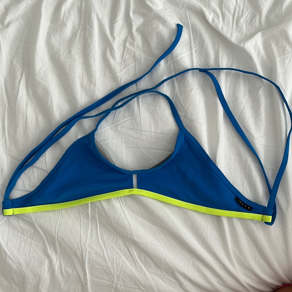 JOLYN KEYHOLE COLORBLOCKED TOP